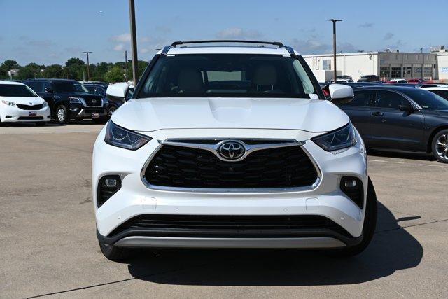 used 2022 Toyota Highlander car, priced at $40,990