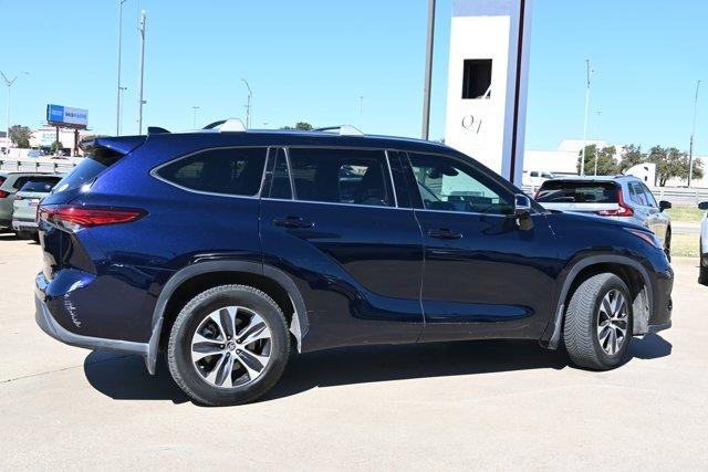 used 2020 Toyota Highlander car, priced at $24,490
