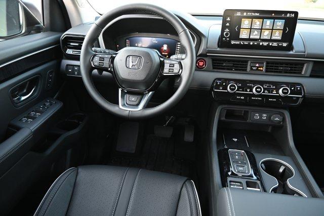new 2025 Honda Pilot car, priced at $51,204