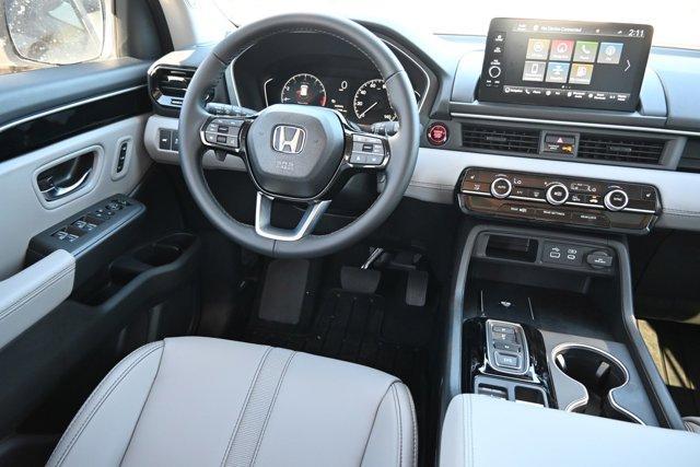 new 2025 Honda Pilot car, priced at $47,277