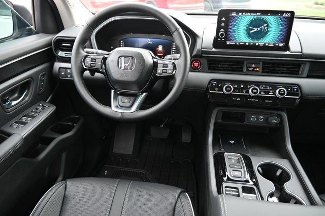 new 2025 Honda Pilot car, priced at $51,204