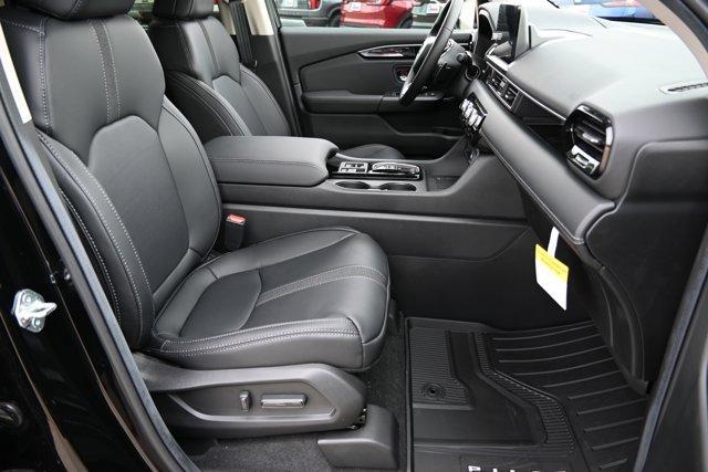 new 2025 Honda Pilot car, priced at $42,913