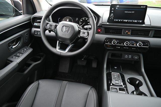 new 2025 Honda Pilot car, priced at $42,913