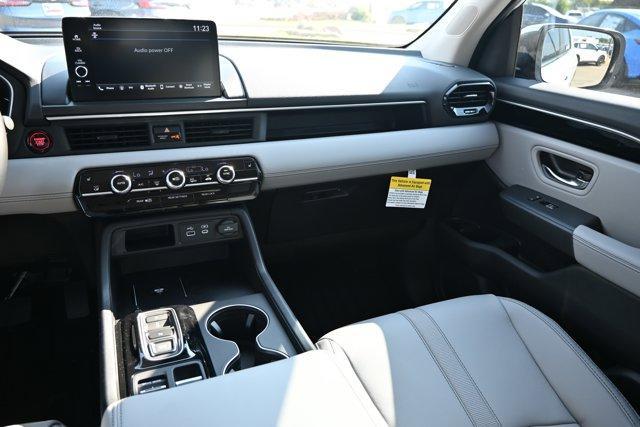 new 2025 Honda Pilot car, priced at $43,325
