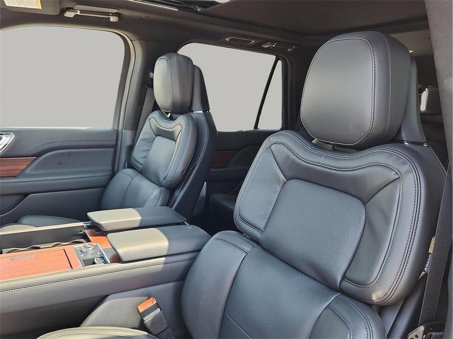 new 2024 Lincoln Navigator car, priced at $106,518