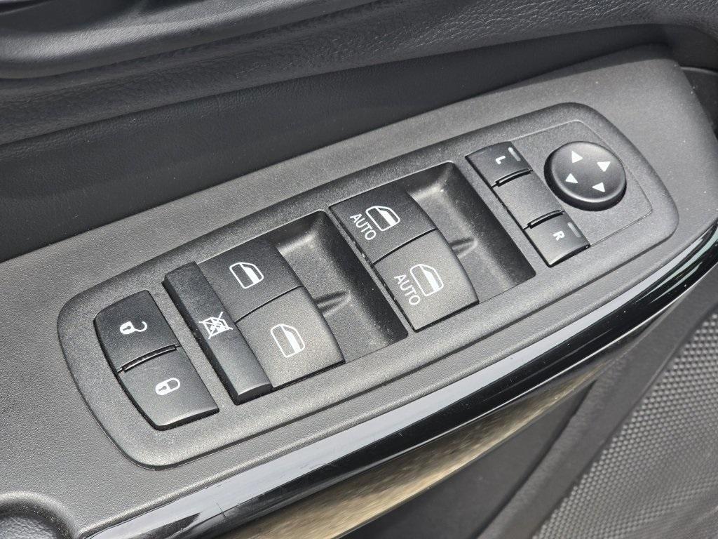 used 2023 Jeep Cherokee car, priced at $23,127