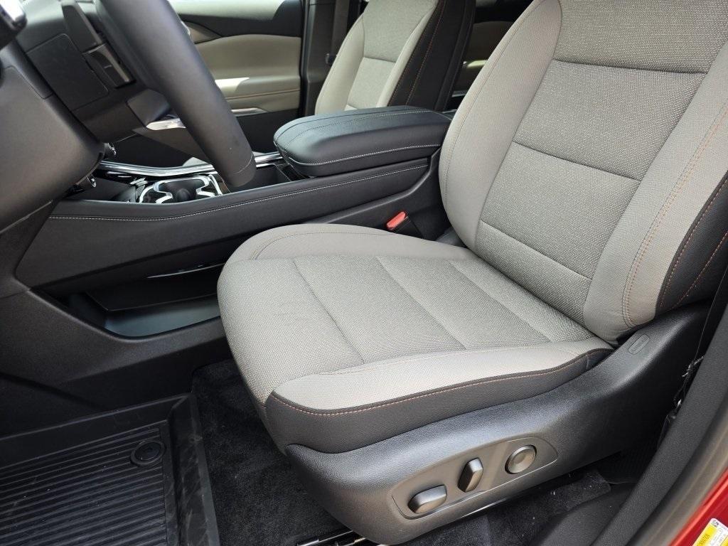new 2025 Chevrolet Traverse car, priced at $45,233