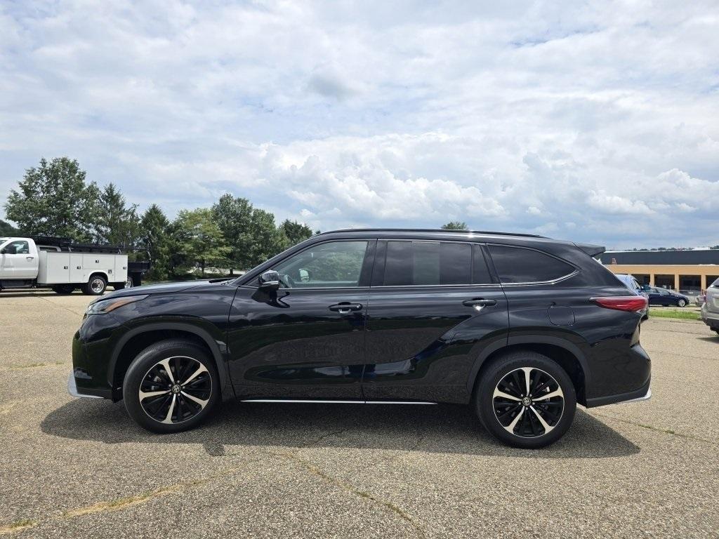 used 2022 Toyota Highlander car, priced at $39,850