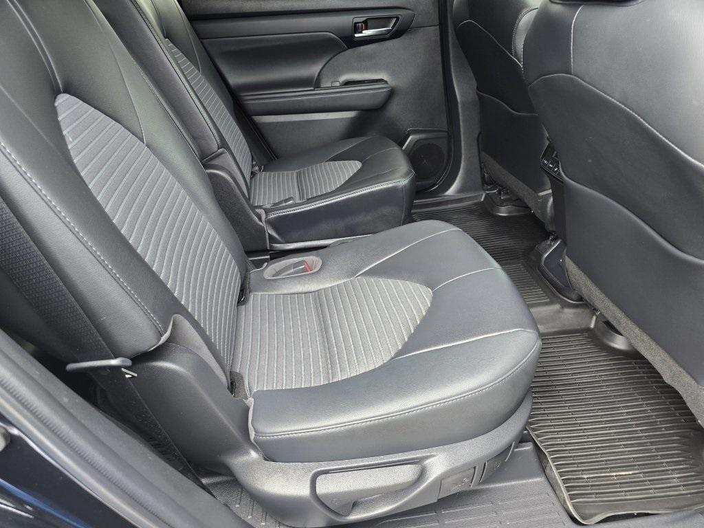 used 2022 Toyota Highlander car, priced at $39,850