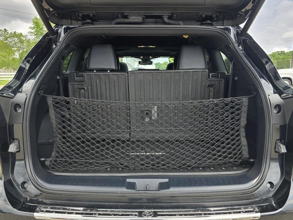 used 2022 Toyota Highlander car, priced at $39,850