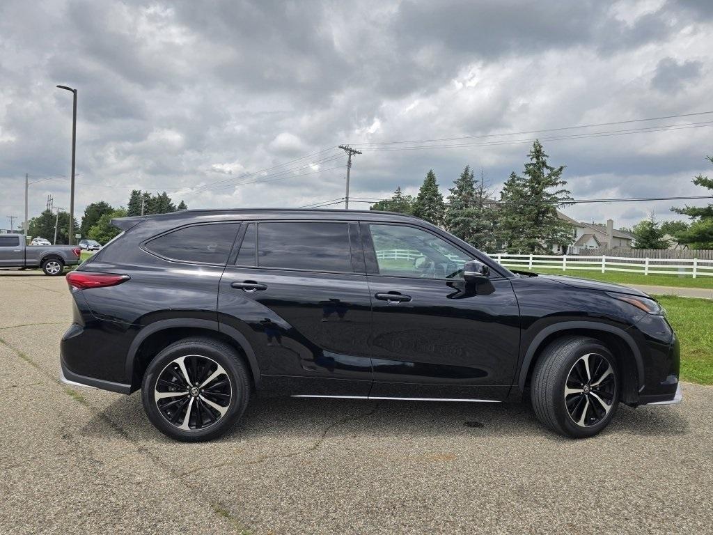used 2022 Toyota Highlander car, priced at $39,850