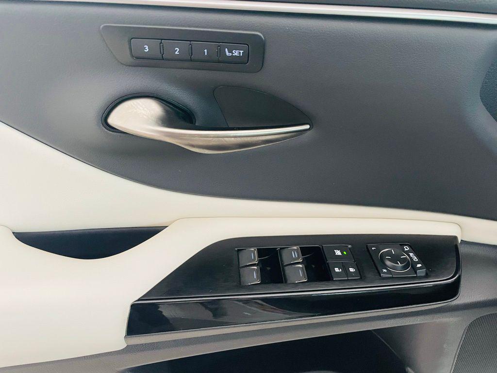 used 2025 Lexus ES 350 car, priced at $44,988