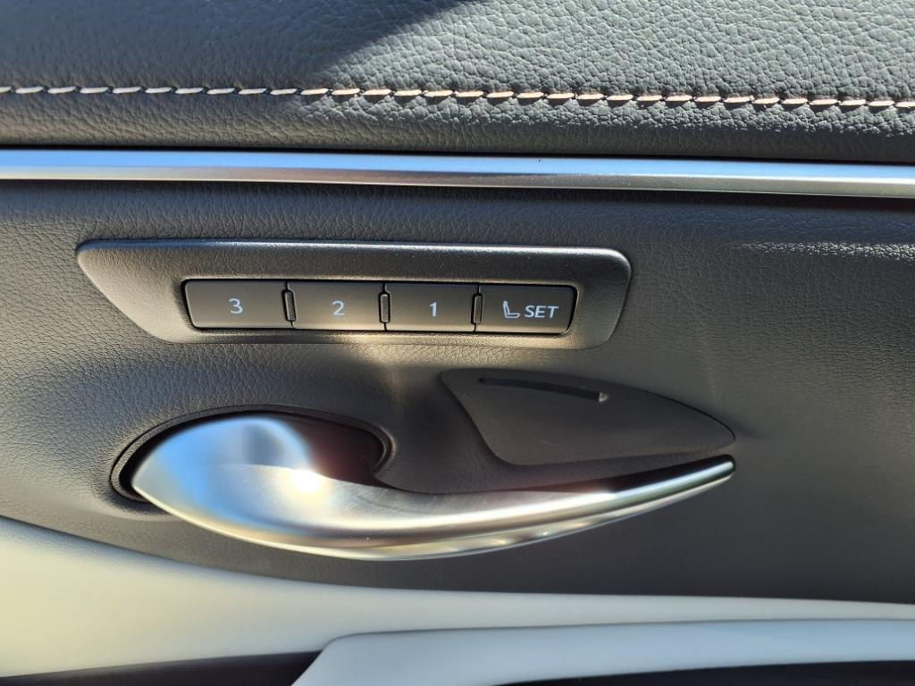 new 2025 Lexus ES 300h car, priced at $51,499