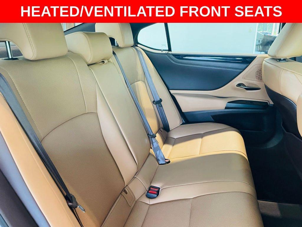 used 2019 Lexus ES 300h car, priced at $25,888