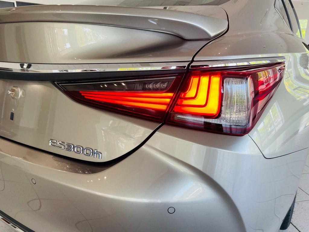 used 2019 Lexus ES 300h car, priced at $25,888
