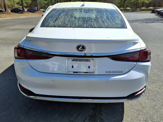 new 2025 Lexus ES 300h car, priced at $51,034