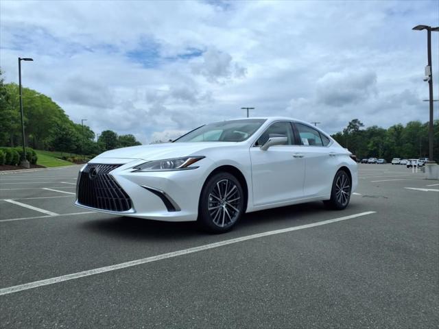 new 2025 Lexus ES 300h car, priced at $50,904