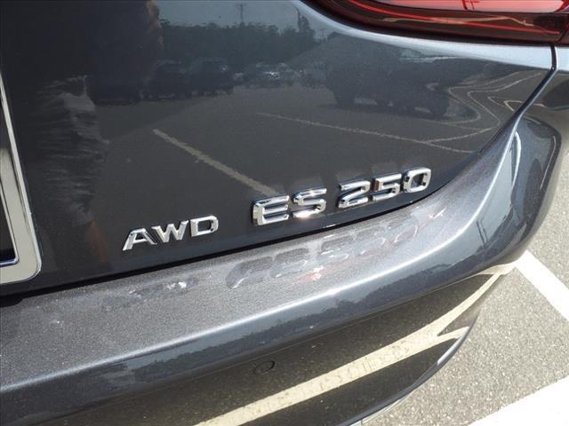 new 2024 Lexus ES 250 car, priced at $48,525