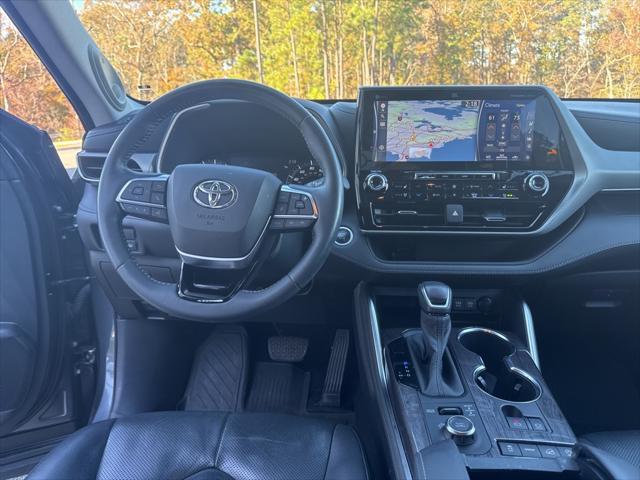 used 2020 Toyota Highlander car, priced at $35,888