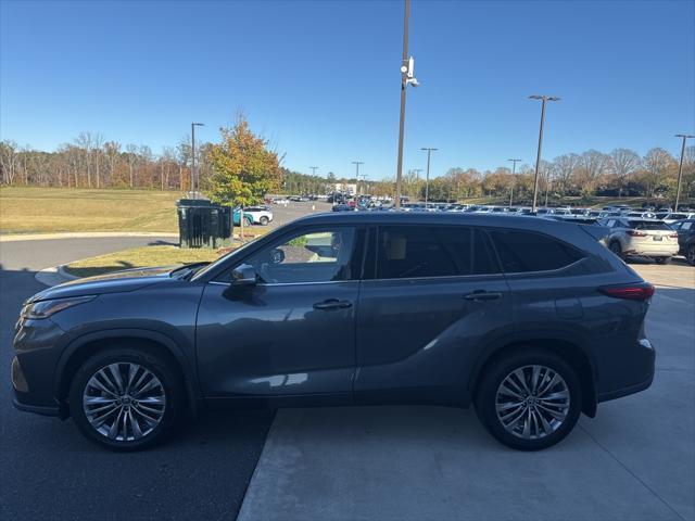 used 2020 Toyota Highlander car, priced at $35,888