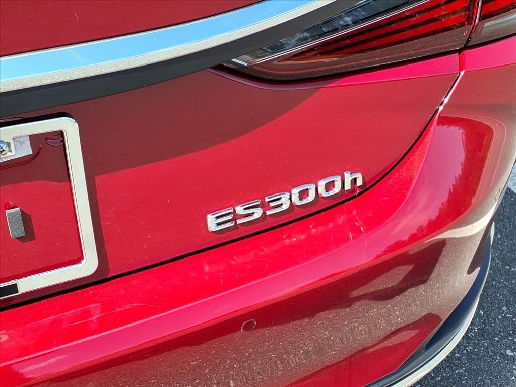 new 2025 Lexus ES 300h car, priced at $49,929