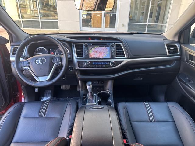 used 2019 Toyota Highlander car, priced at $24,988