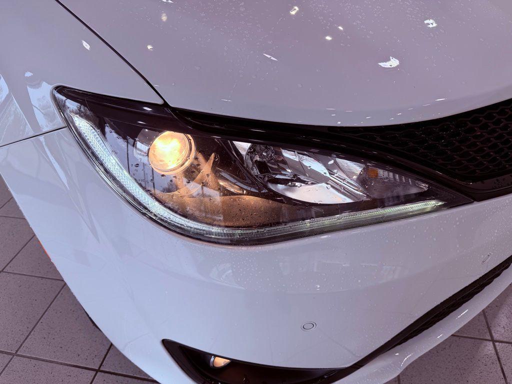 used 2020 Chrysler Pacifica Hybrid car, priced at $22,988