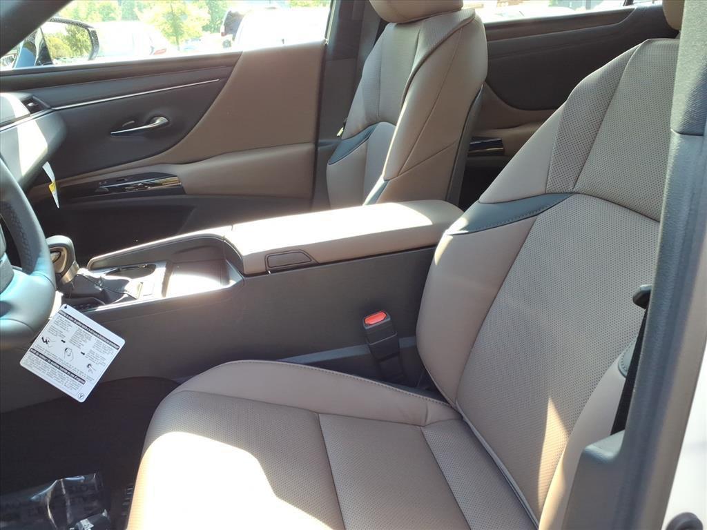new 2025 Lexus ES 300h car, priced at $51,124