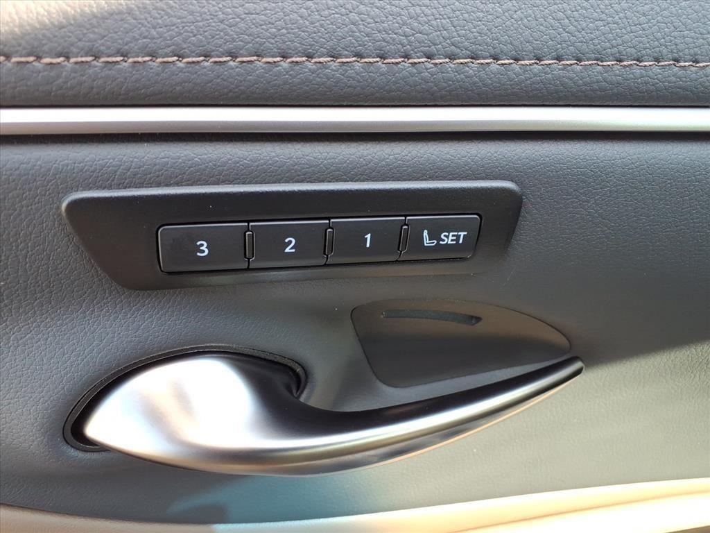 new 2025 Lexus ES 300h car, priced at $51,124