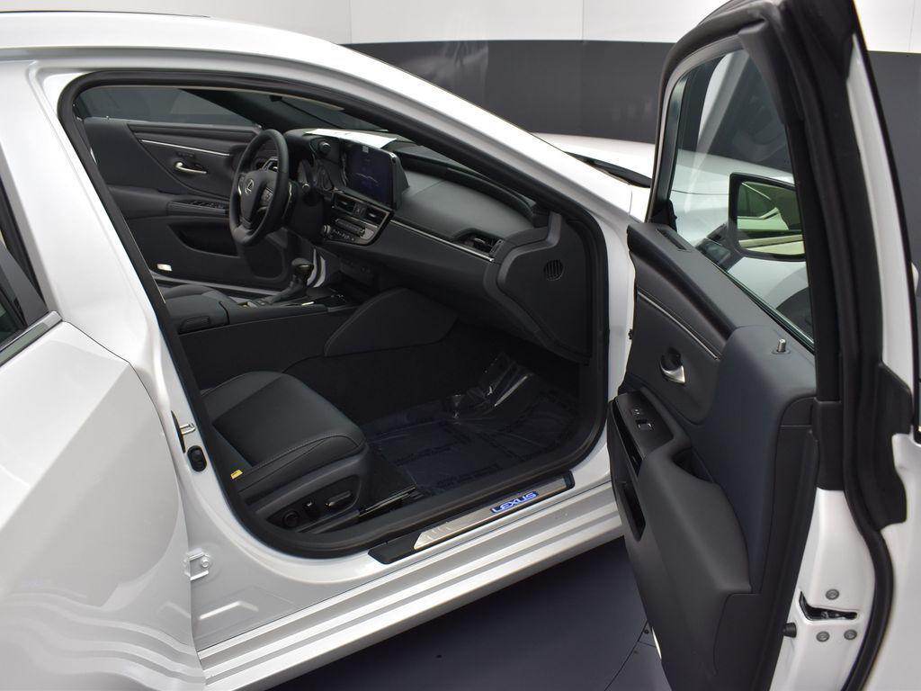 new 2025 Lexus ES 300h car, priced at $51,744
