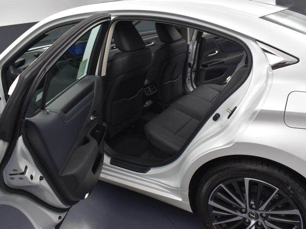 new 2025 Lexus ES 300h car, priced at $51,744