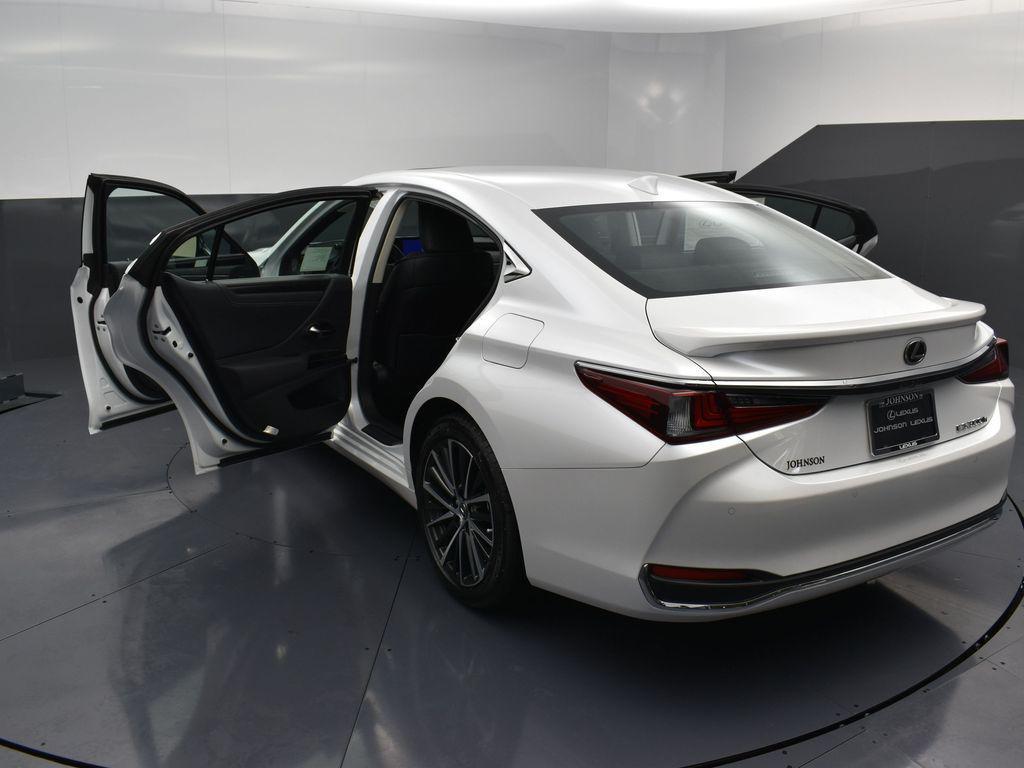 new 2025 Lexus ES 300h car, priced at $51,744