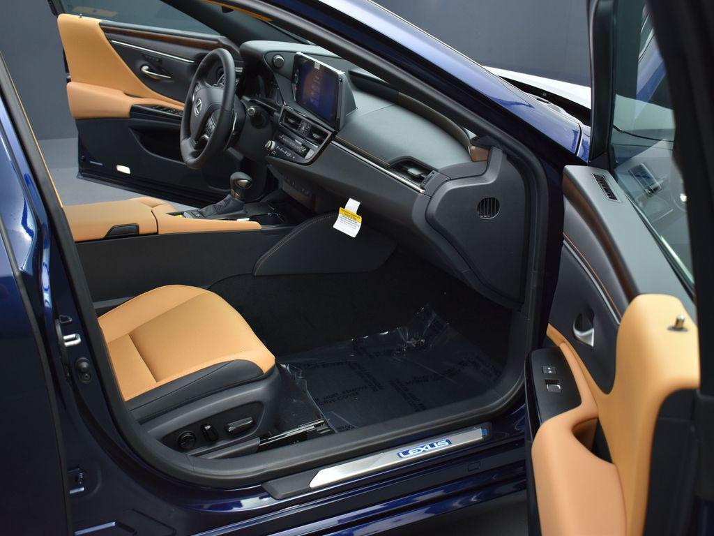 new 2025 Lexus ES 300h car, priced at $51,244