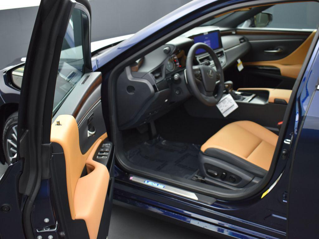 new 2025 Lexus ES 300h car, priced at $51,244