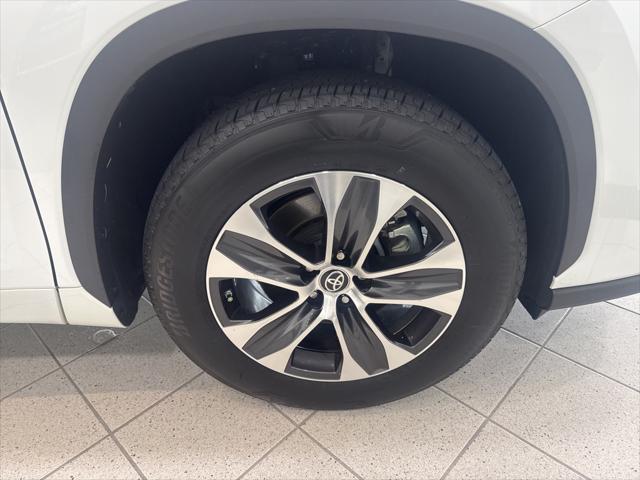 used 2022 Toyota Highlander car, priced at $37,388