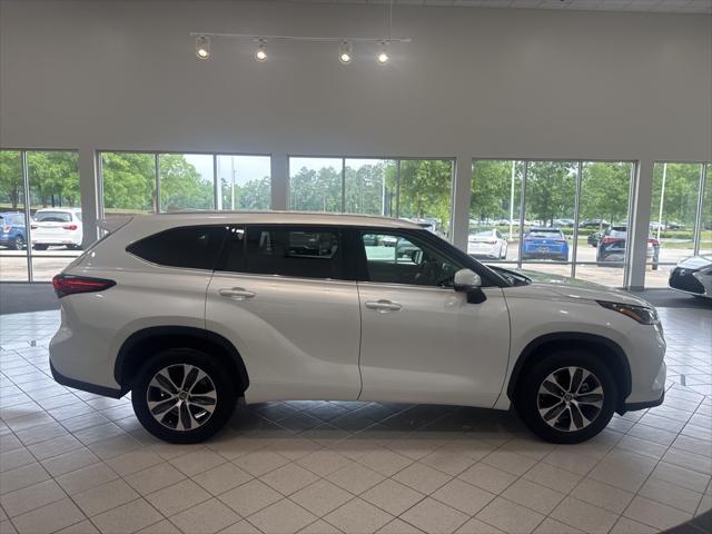 used 2022 Toyota Highlander car, priced at $37,388