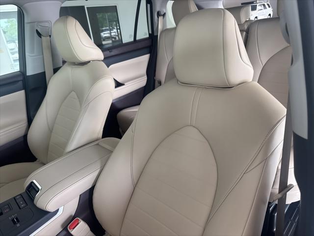 used 2022 Toyota Highlander car, priced at $37,388