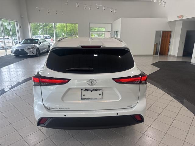 used 2022 Toyota Highlander car, priced at $37,388