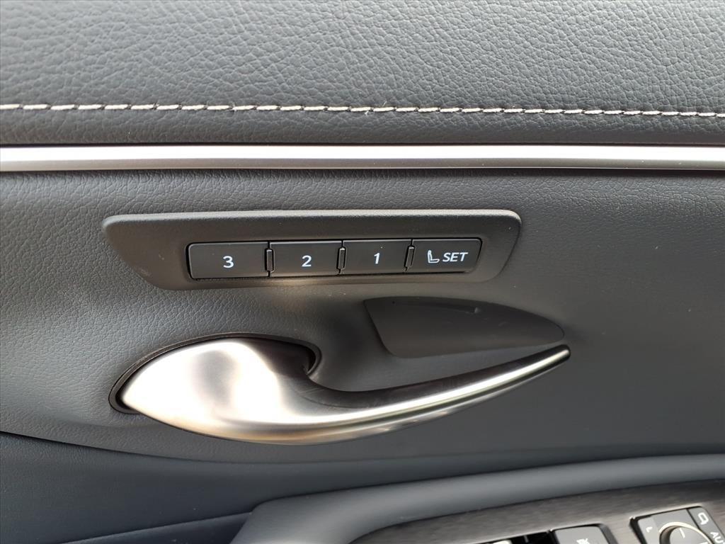 new 2025 Lexus ES 300h car, priced at $51,124