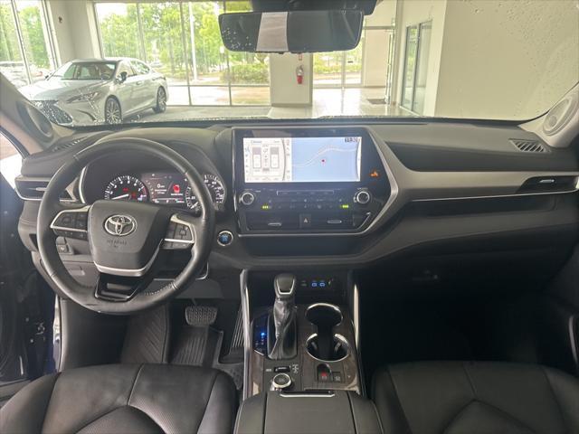 used 2022 Toyota Highlander car, priced at $38,488