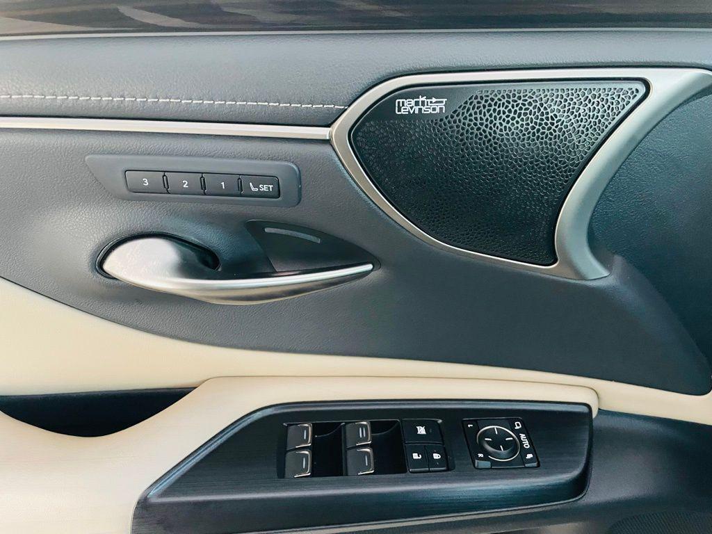 used 2021 Lexus ES 300h car, priced at $33,488