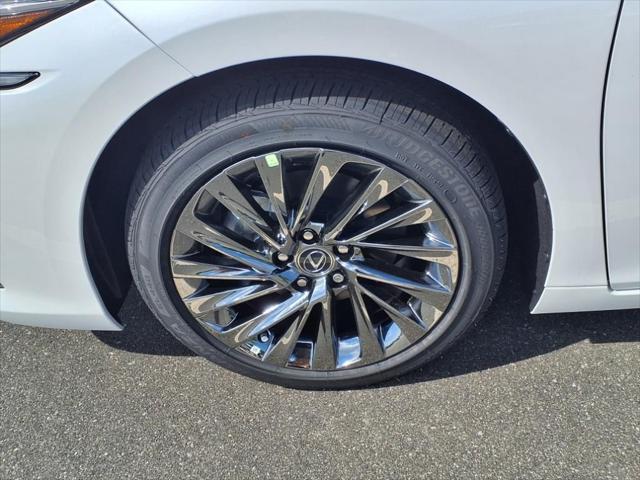 new 2025 Lexus ES 300h car, priced at $54,359