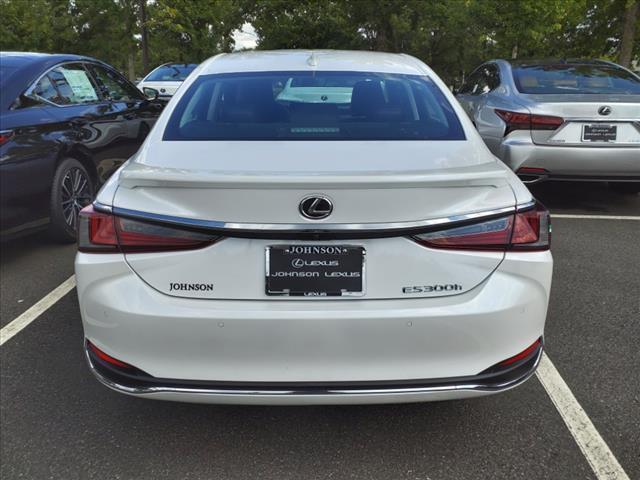 new 2025 Lexus ES 300h car, priced at $54,244