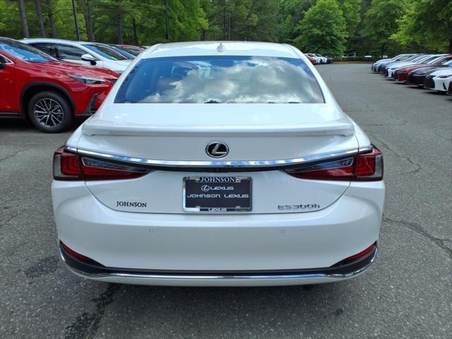 new 2025 Lexus ES 300h car, priced at $51,034