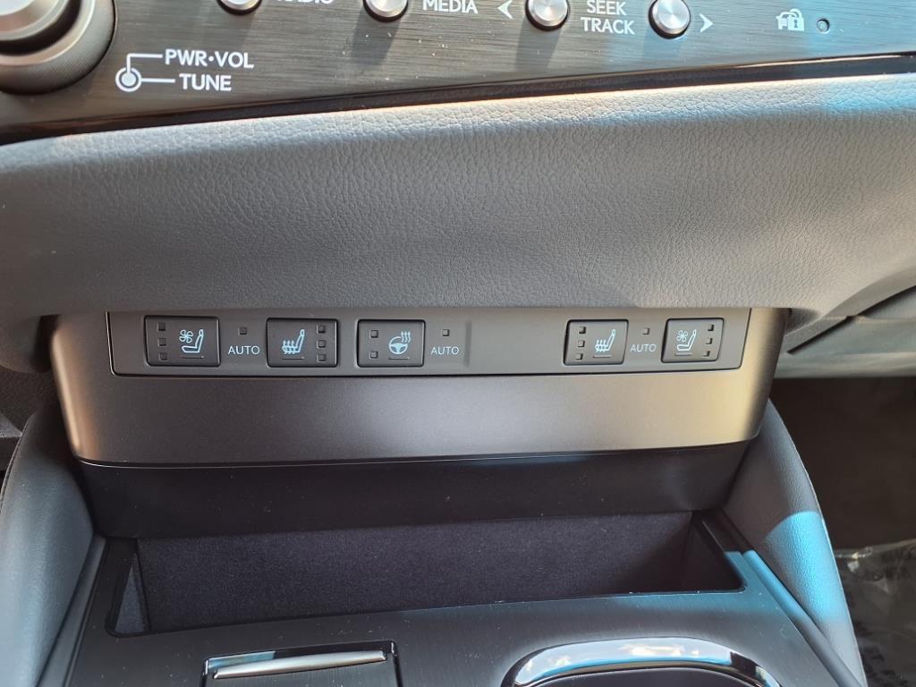 new 2025 Lexus ES 300h car, priced at $51,314