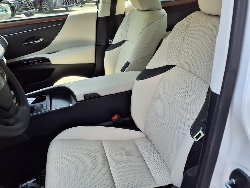 new 2025 Lexus ES 300h car, priced at $51,314