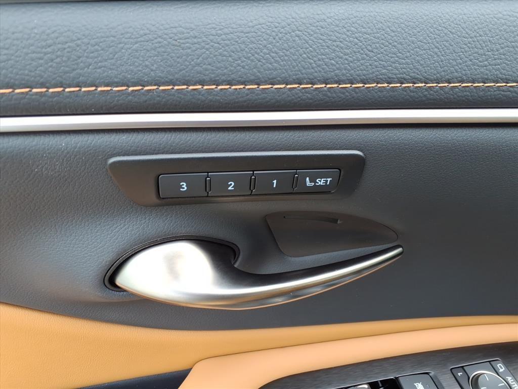 new 2025 Lexus ES 300h car, priced at $51,024