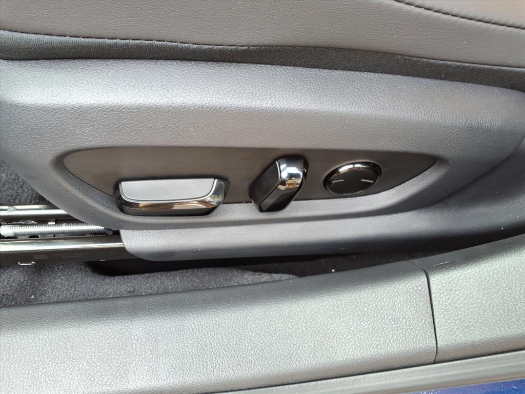 new 2025 Lexus ES 300h car, priced at $51,024