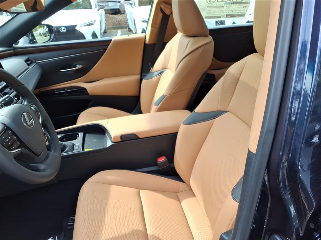 new 2025 Lexus ES 300h car, priced at $51,024
