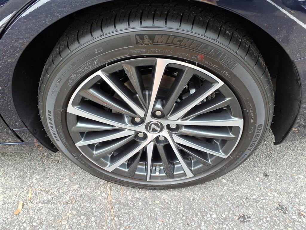 new 2025 Lexus ES 300h car, priced at $51,024